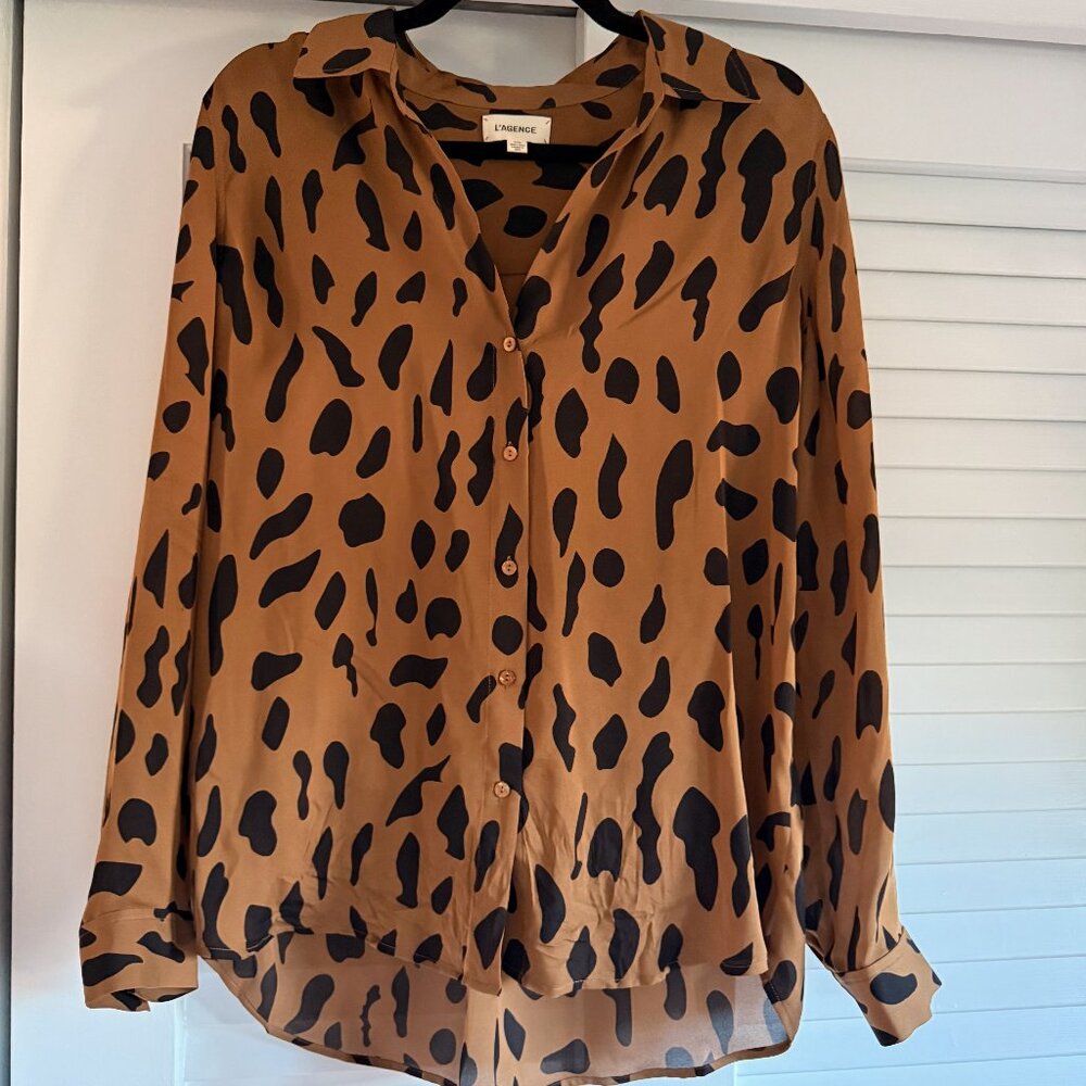 L'AGENCE NINA ANIMAL PRINT BLOUSE IN CAMEL/BLACK, SIZE Medium
